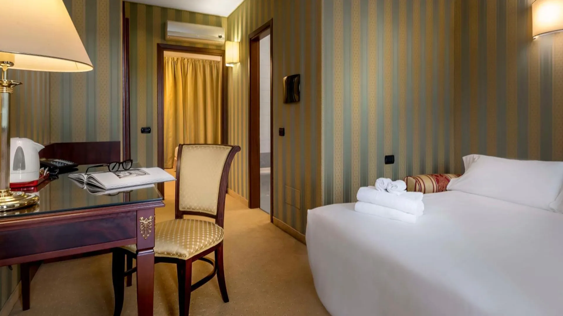 Best Western Cavalieri Della Corona Cardano Al Campo 4*,  Italy