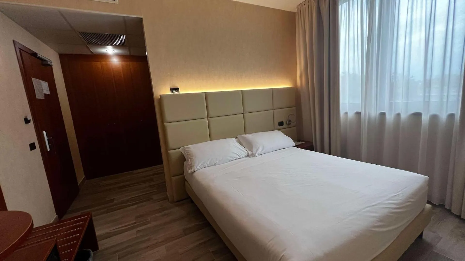 Best Western Cavalieri Della Corona Cardano Al Campo