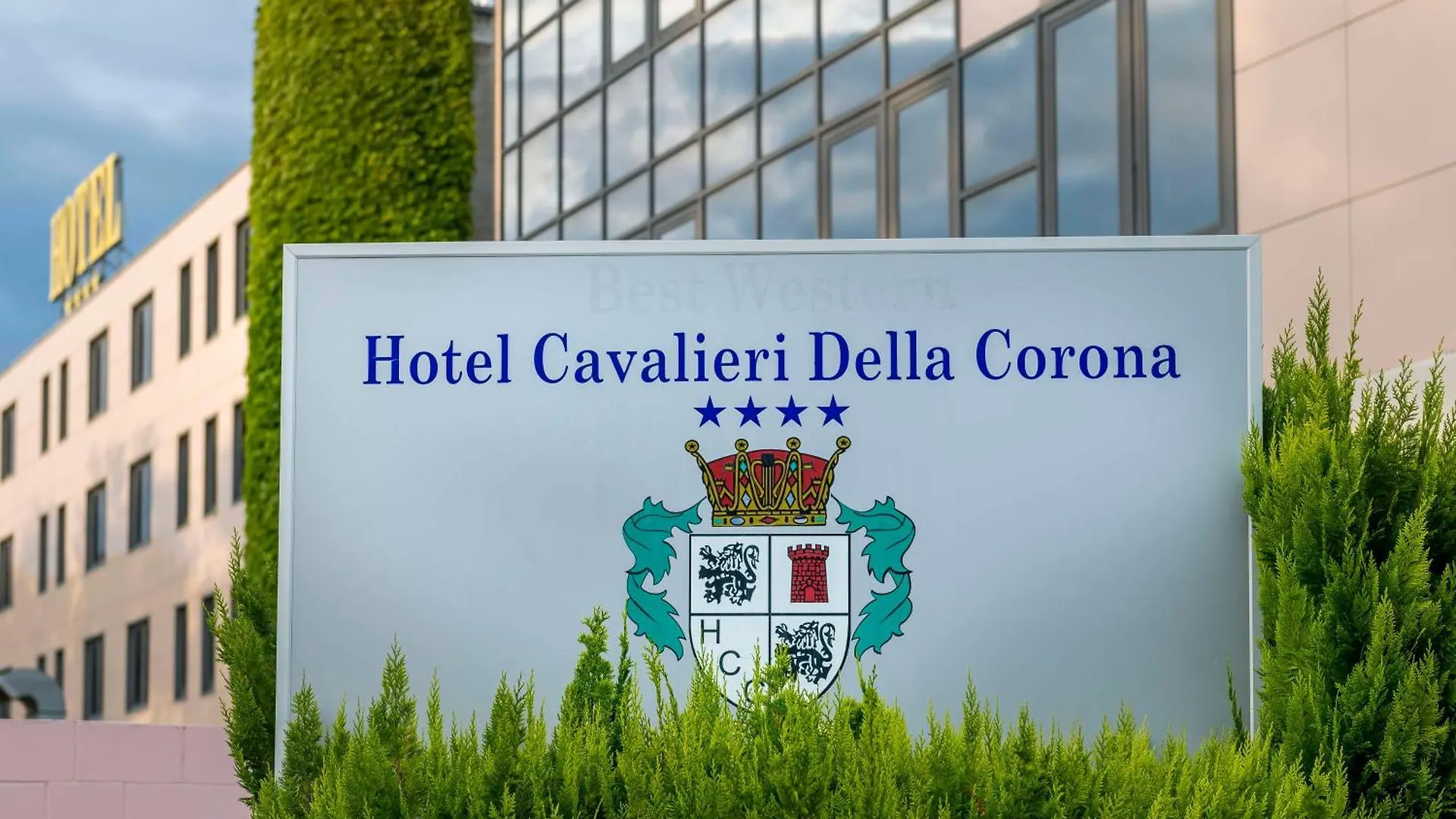 Best Western Cavalieri Della Corona Cardano Al Campo Hotell